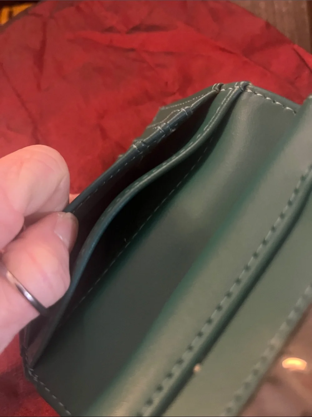 Steve Madden compact steve